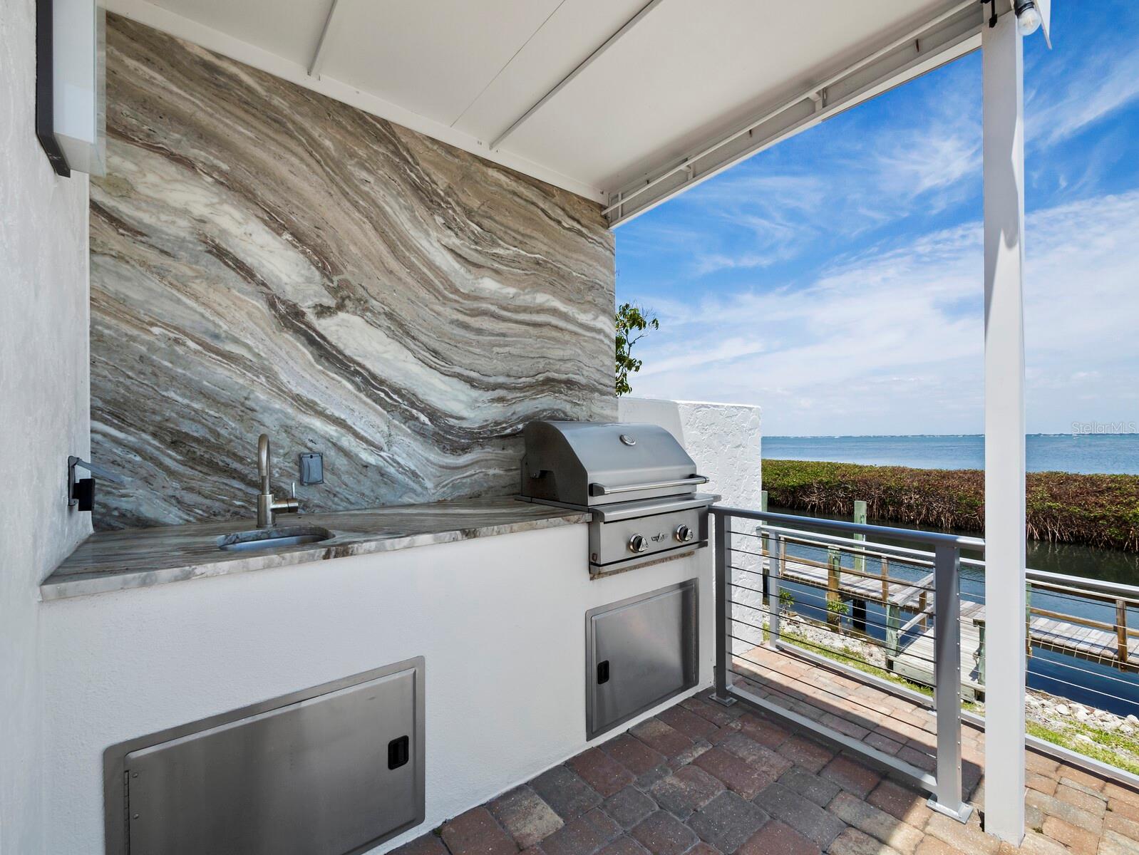 2282 HARBOUR COURT DR