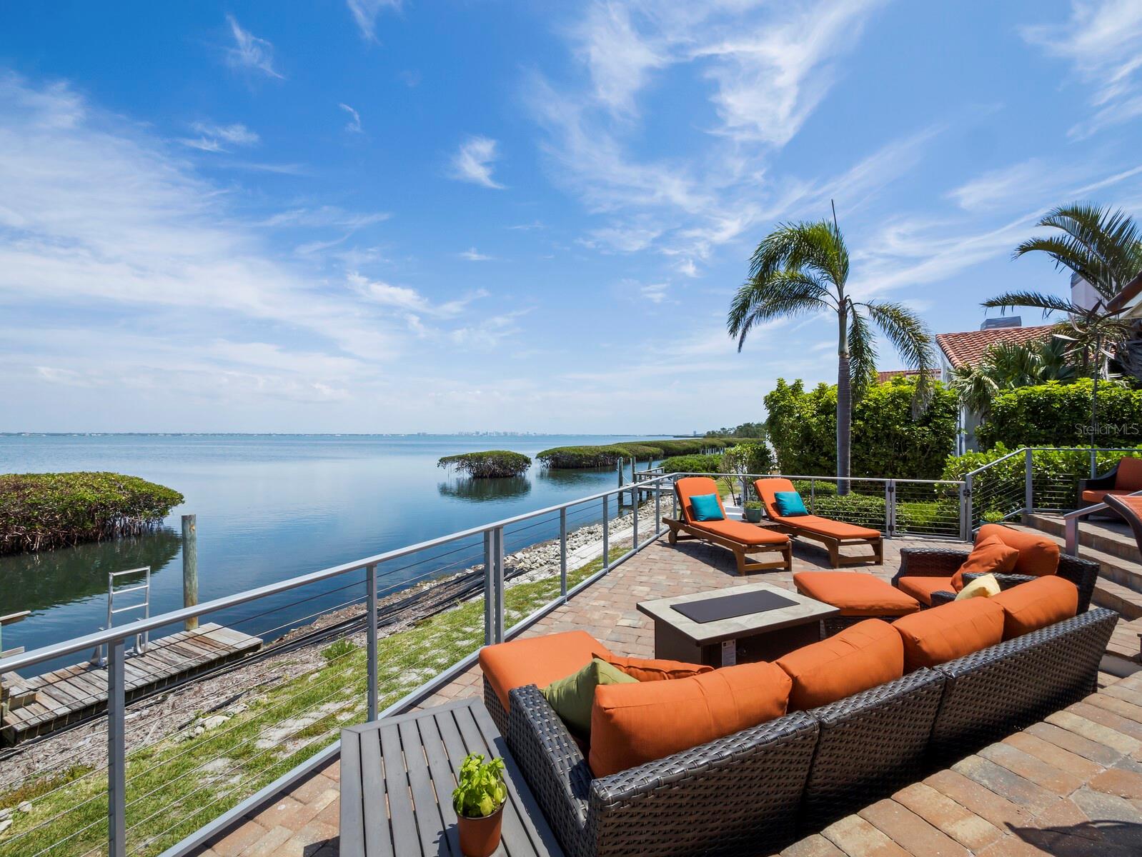 2282 HARBOUR COURT DR