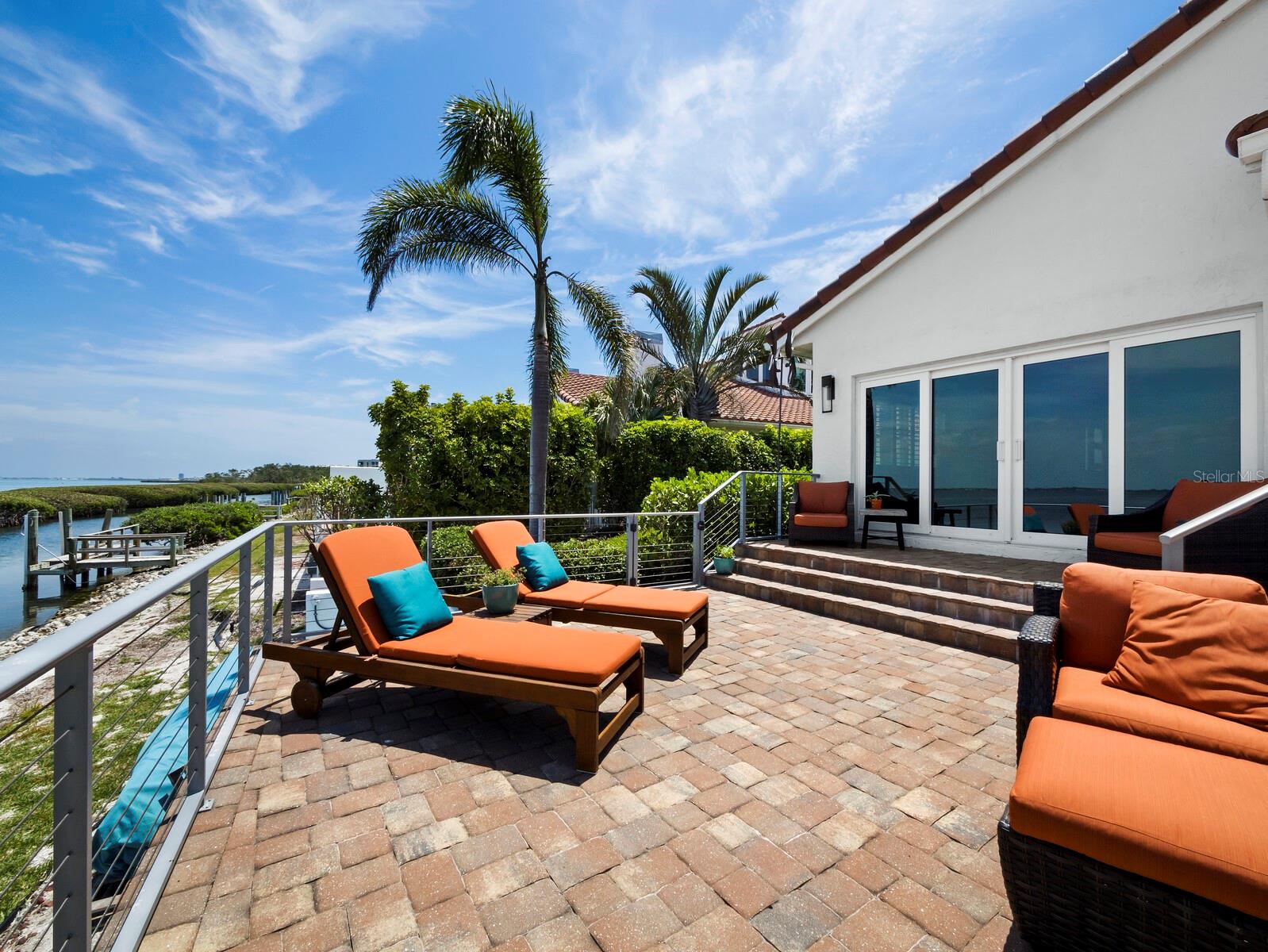 2282 HARBOUR COURT DR