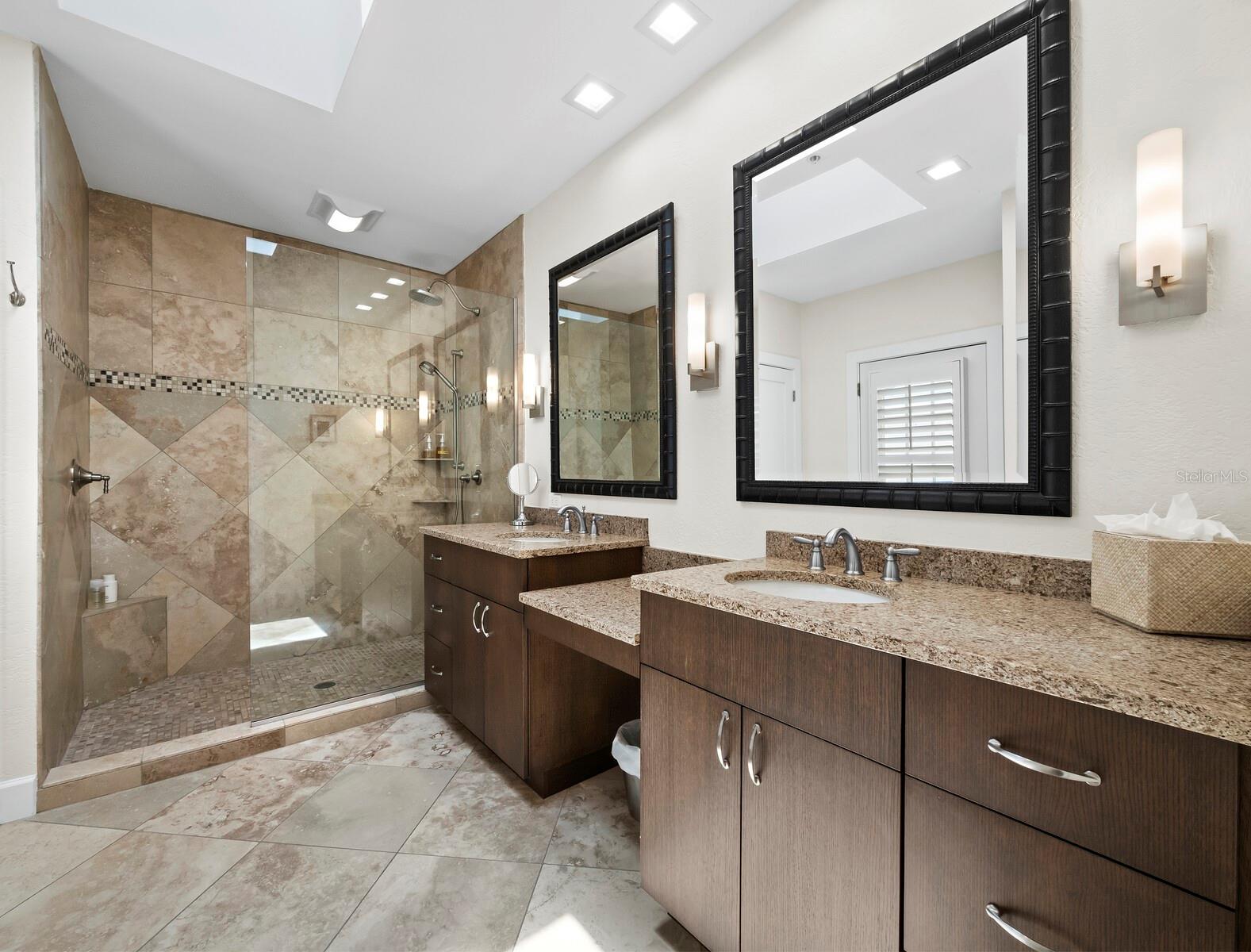 2282 HARBOUR COURT DR