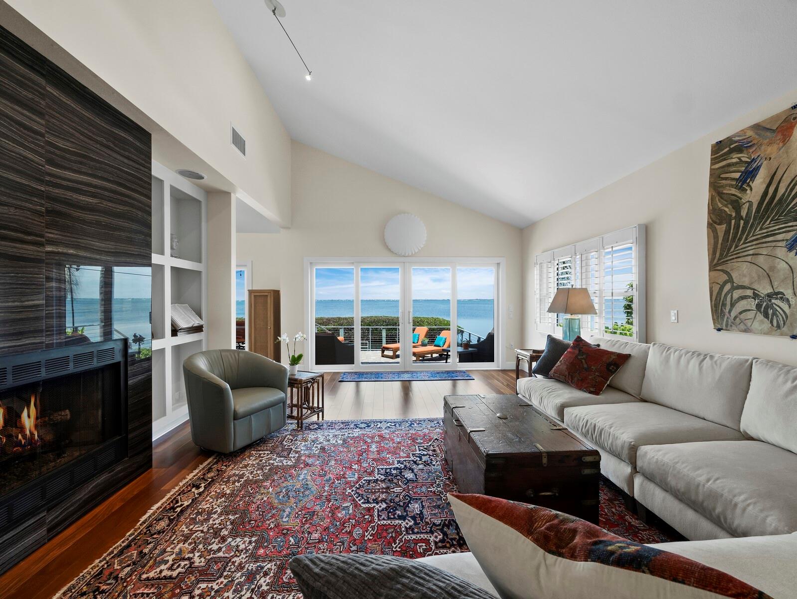 2282 HARBOUR COURT DR