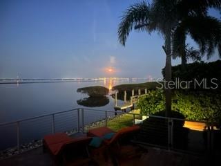 2282 HARBOUR COURT DR