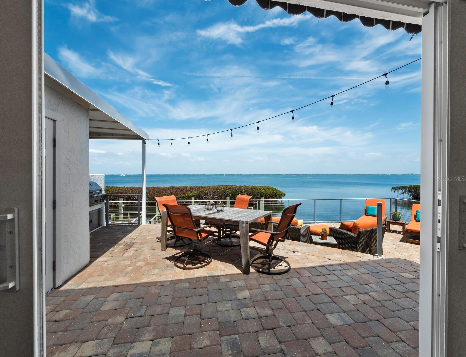 2282 HARBOUR COURT DR