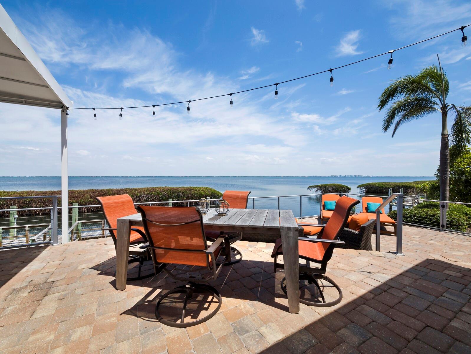 2282 HARBOUR COURT DR