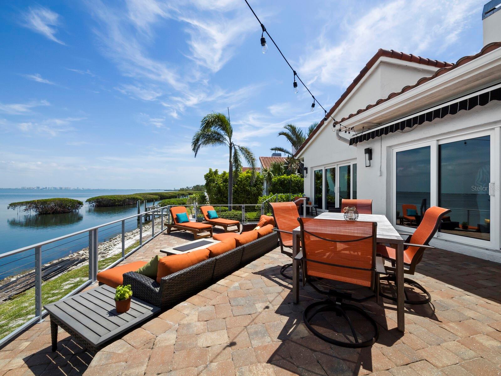 2282 HARBOUR COURT DR