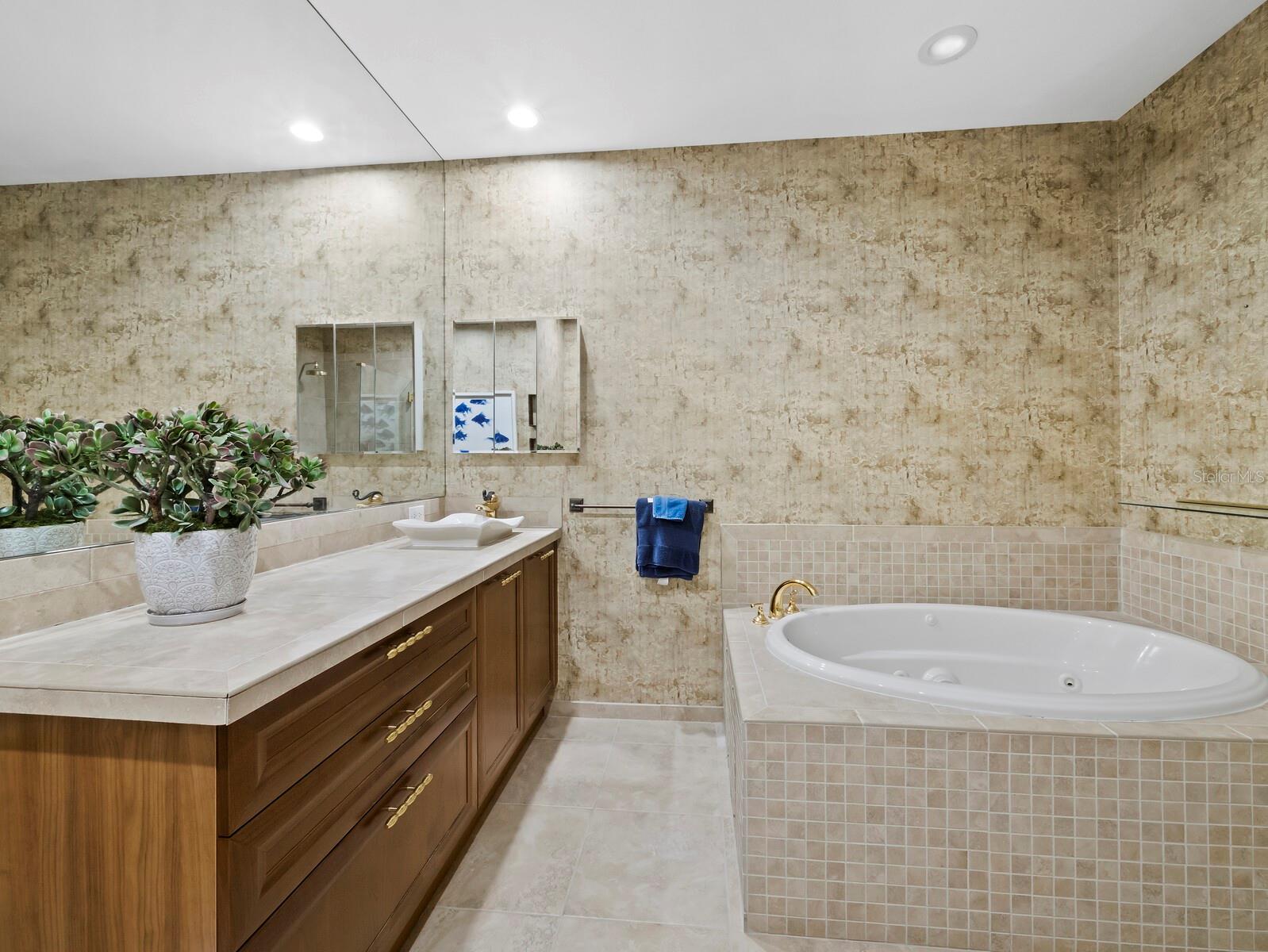 50 CENTRAL AVE #17PHD