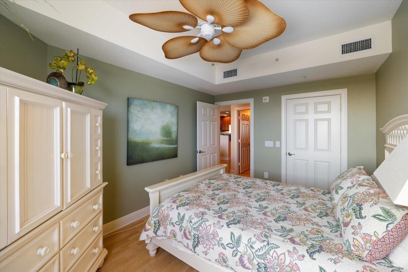 800 N TAMIAMI TRL #806
