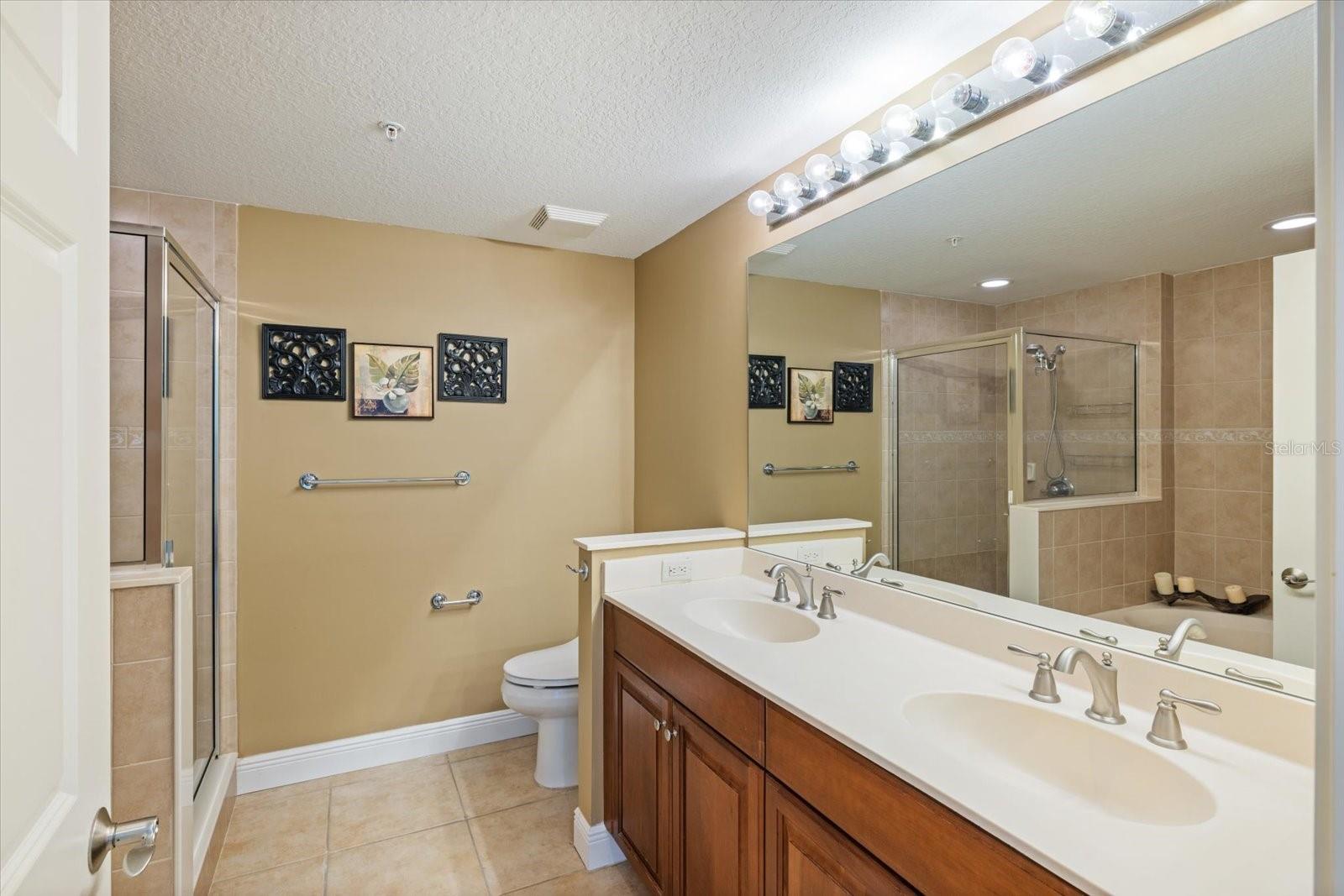 800 N TAMIAMI TRL #806