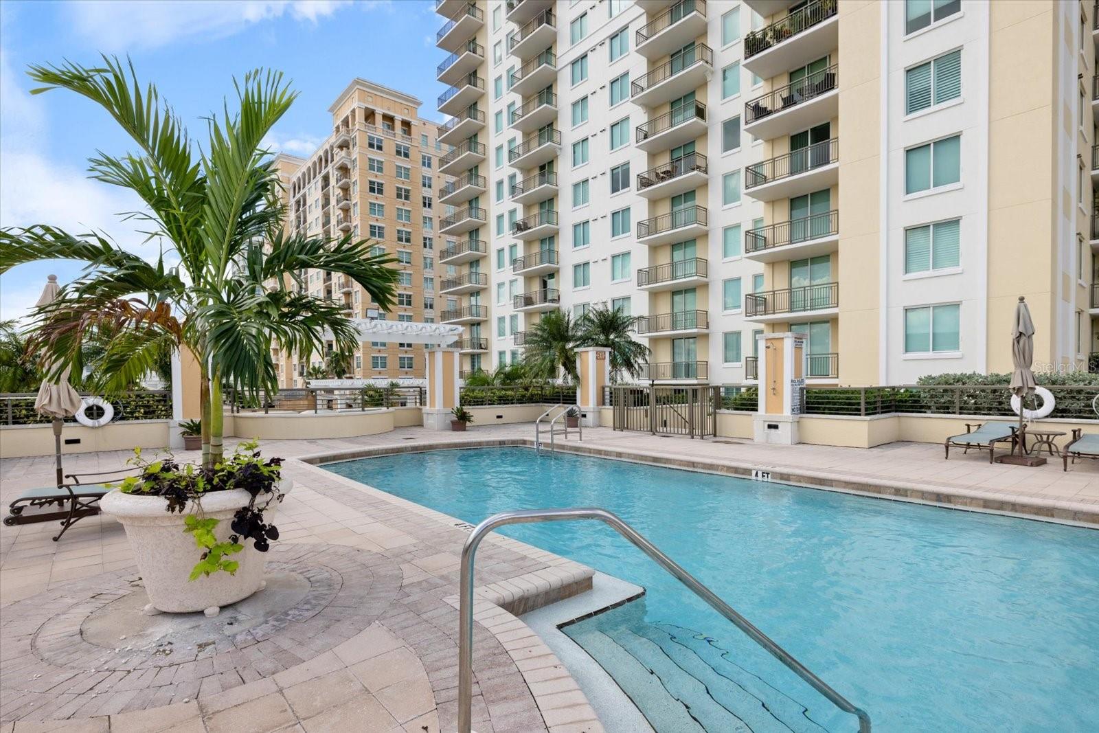 800 N TAMIAMI TRL #806