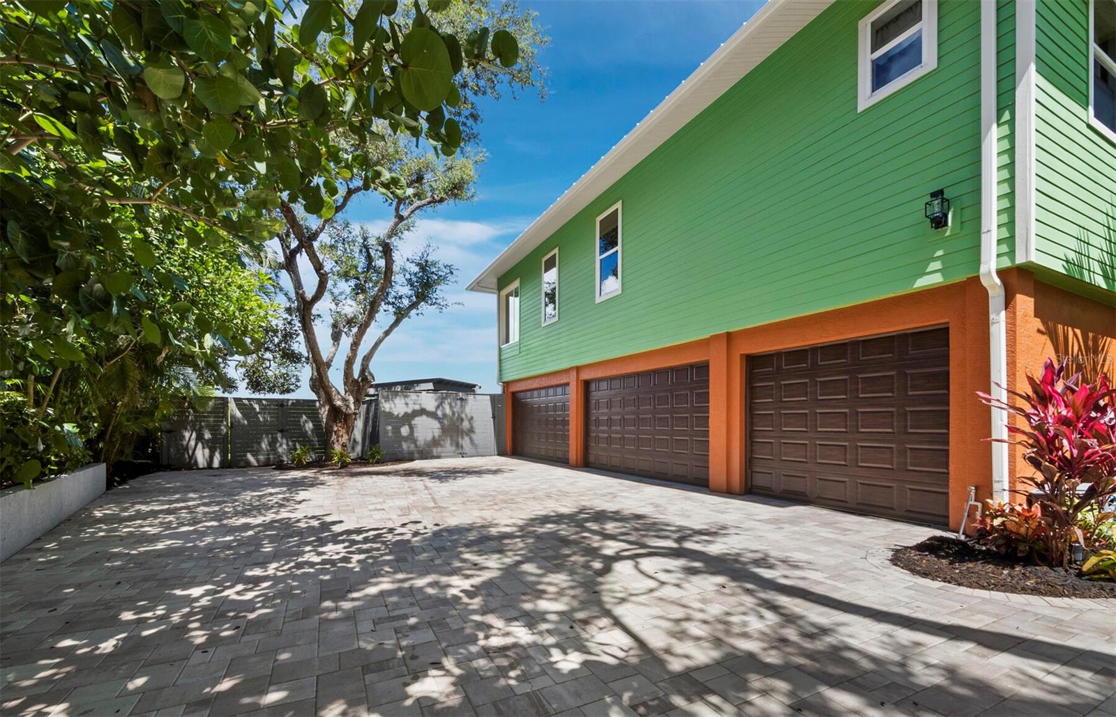 8810 FISHERMENS BAY DR