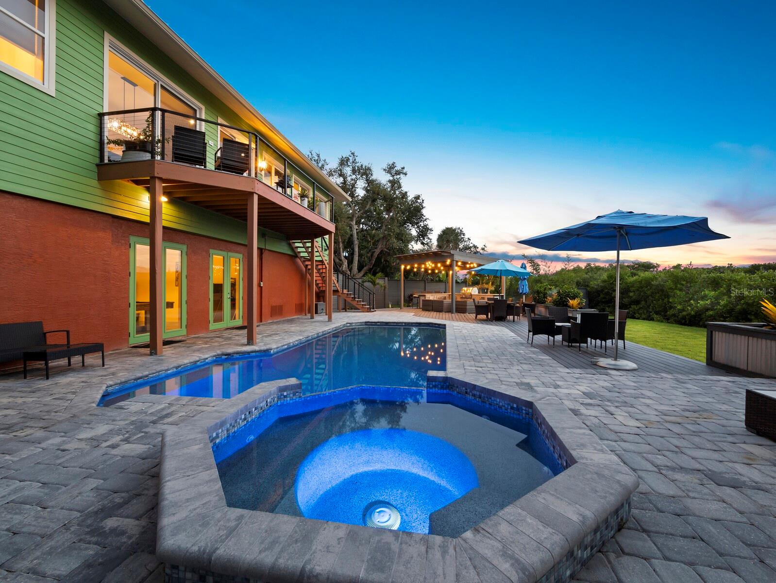 8810 FISHERMENS BAY DR