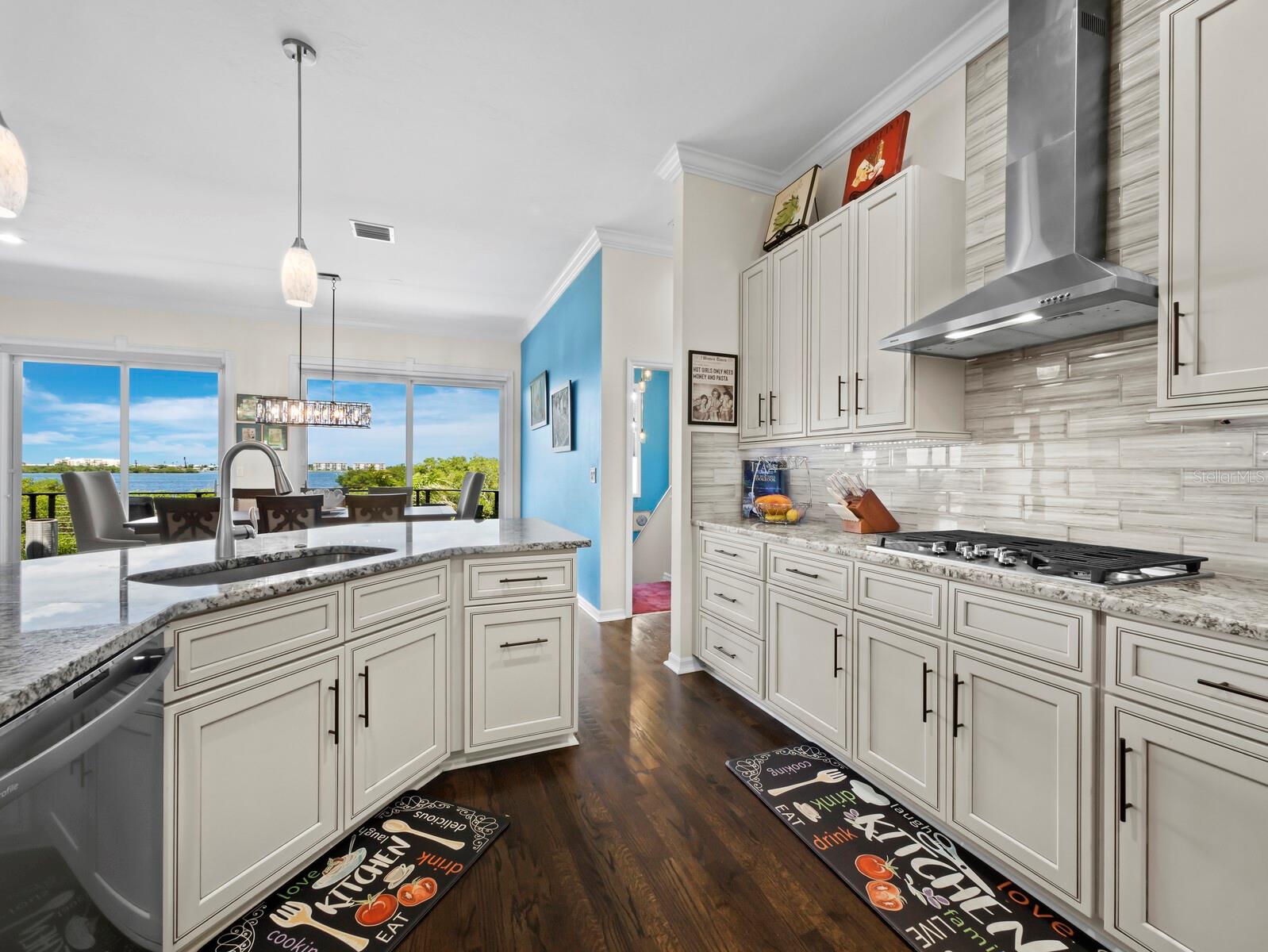 8810 FISHERMENS BAY DR