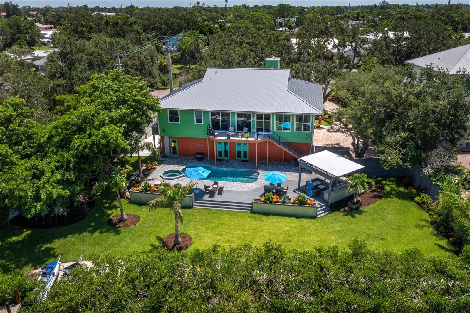 8810 FISHERMENS BAY DR