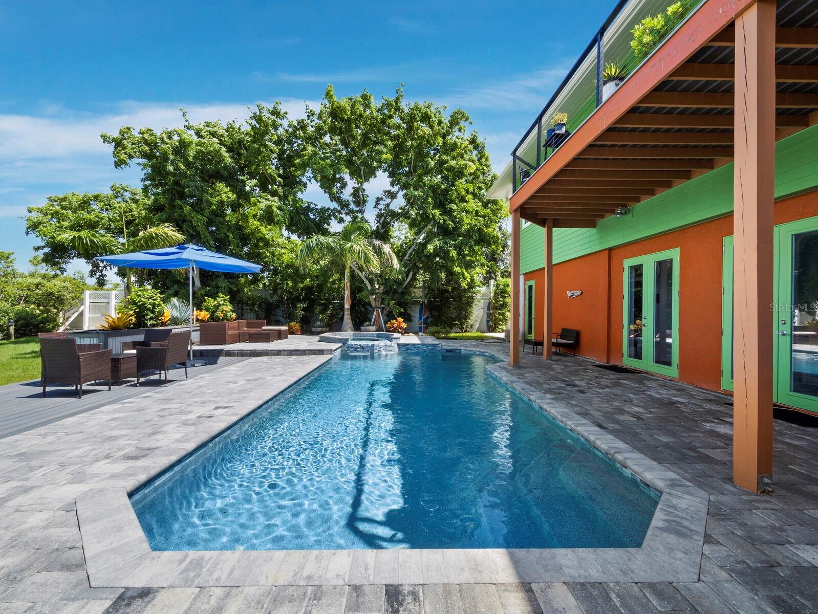 8810 FISHERMENS BAY DR