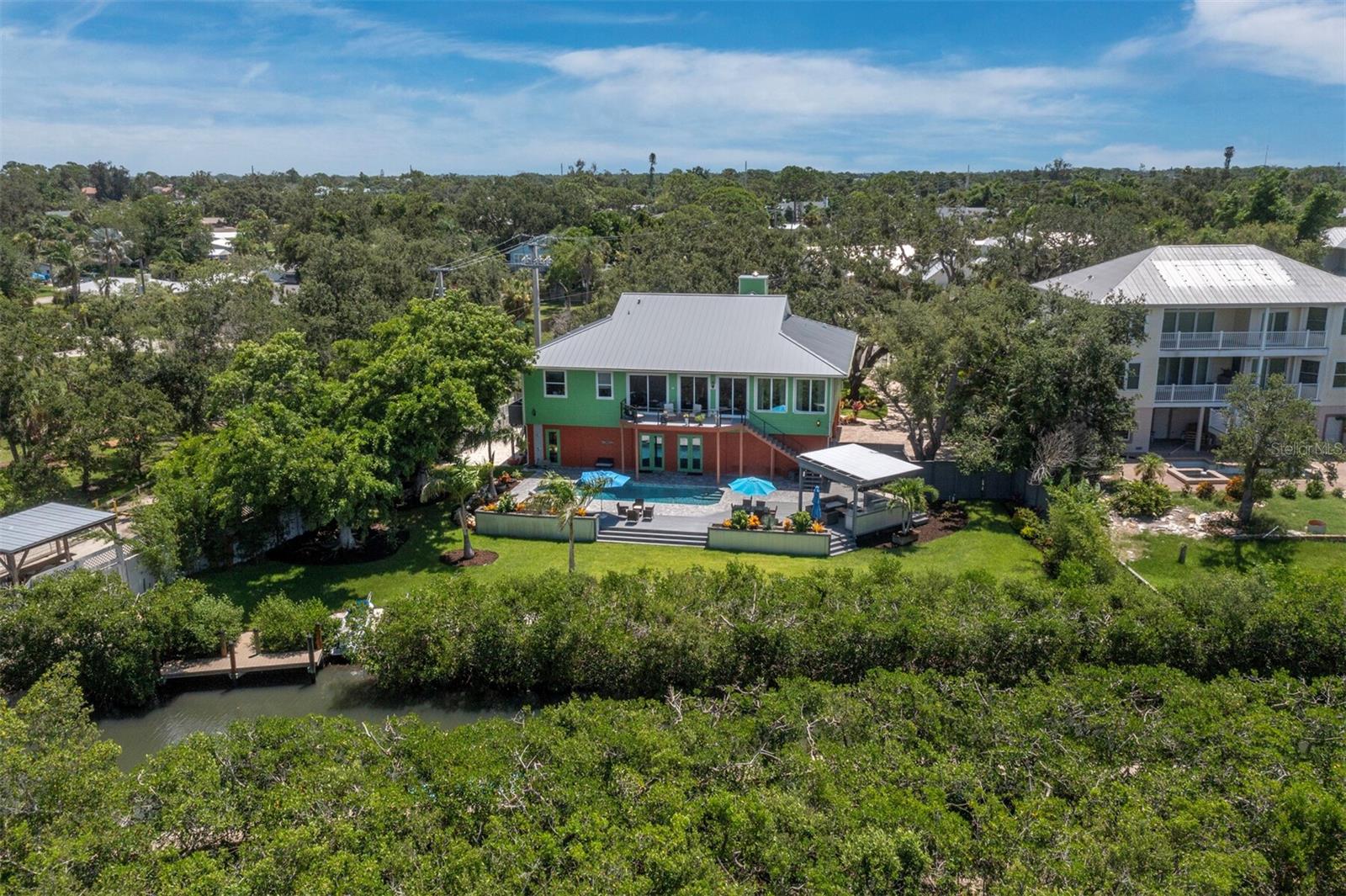 8810 FISHERMENS BAY DR