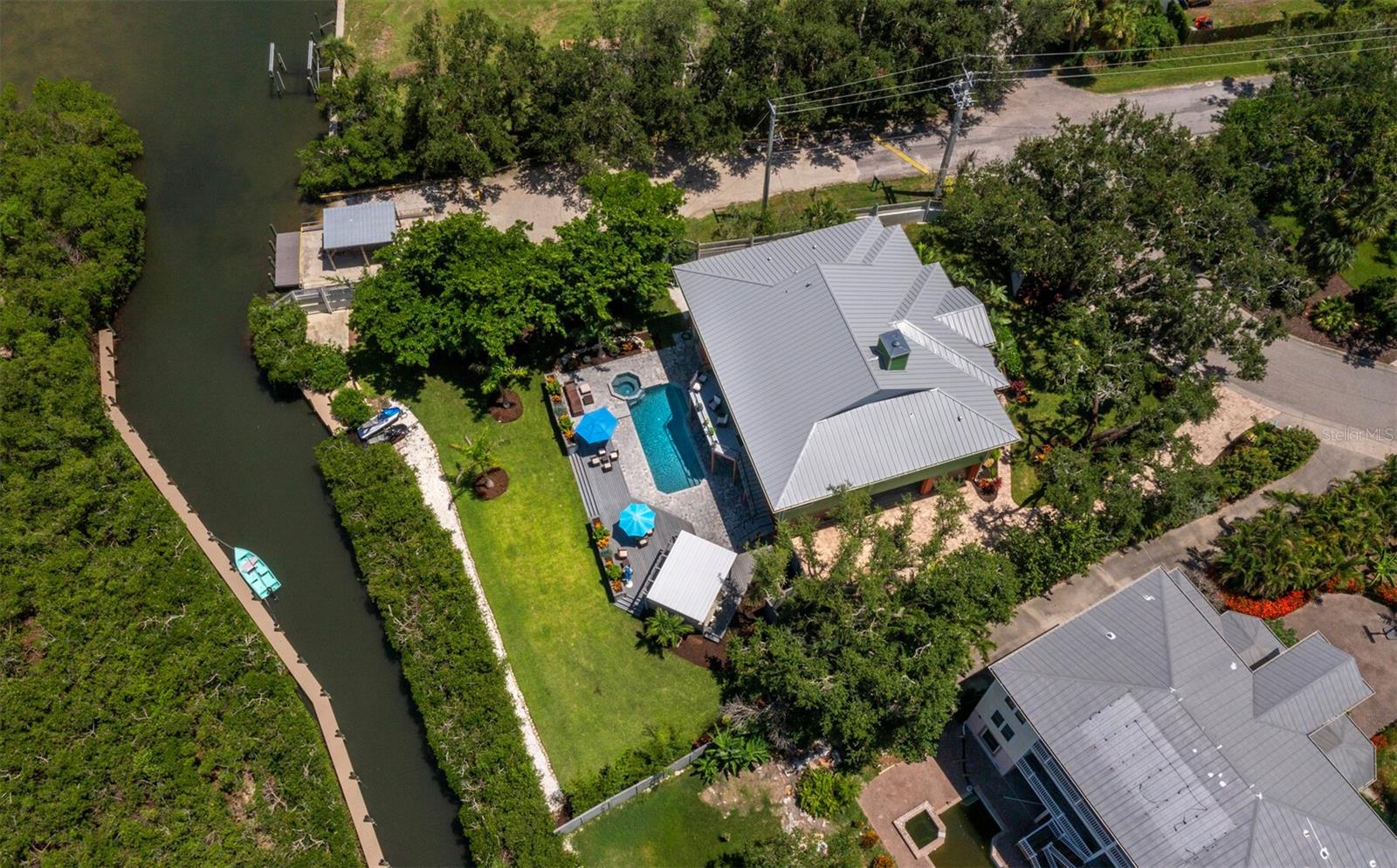 8810 FISHERMENS BAY DR