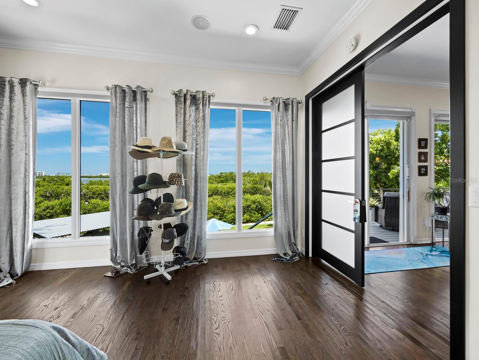 8810 FISHERMENS BAY DR