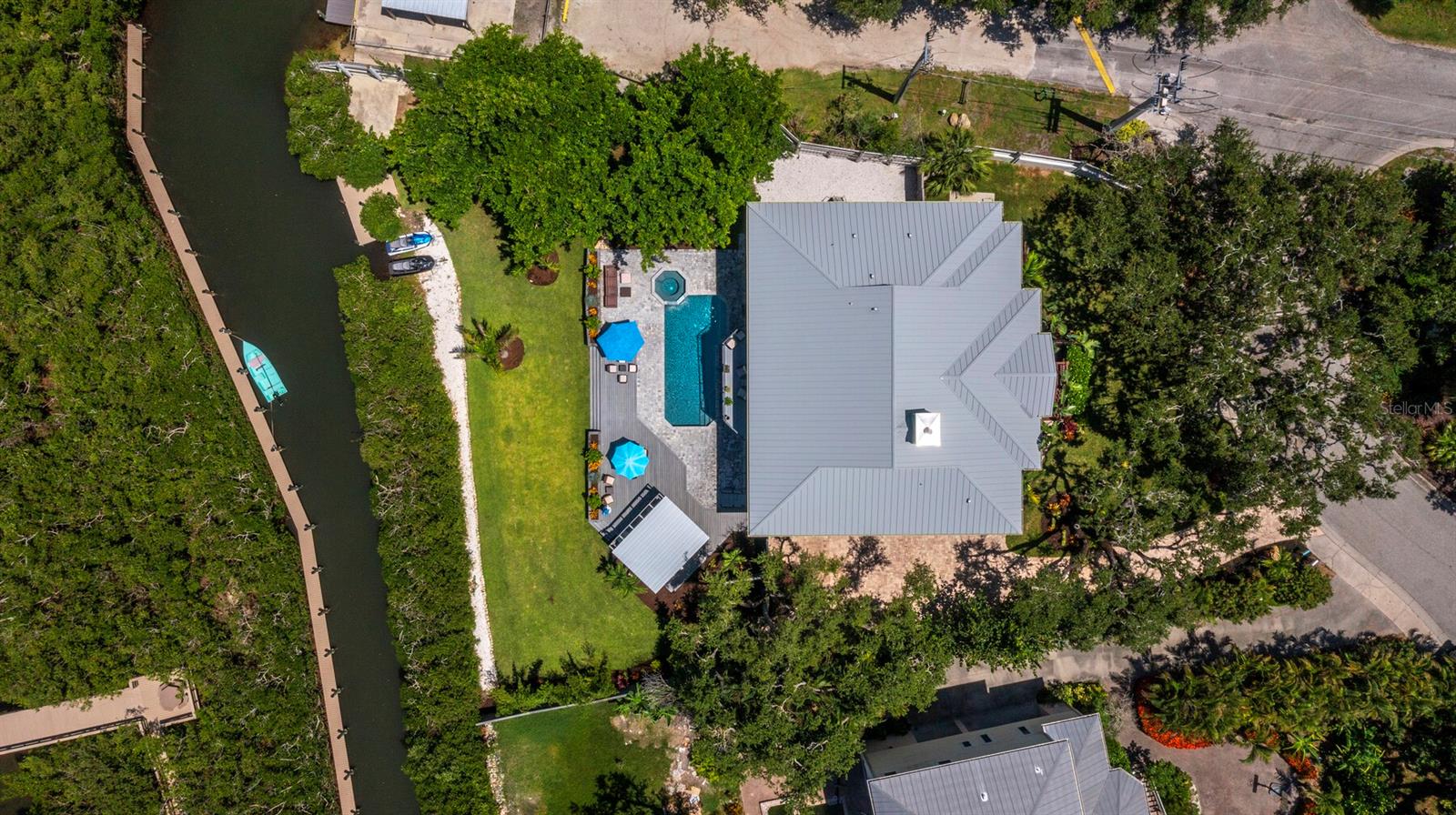 8810 FISHERMENS BAY DR