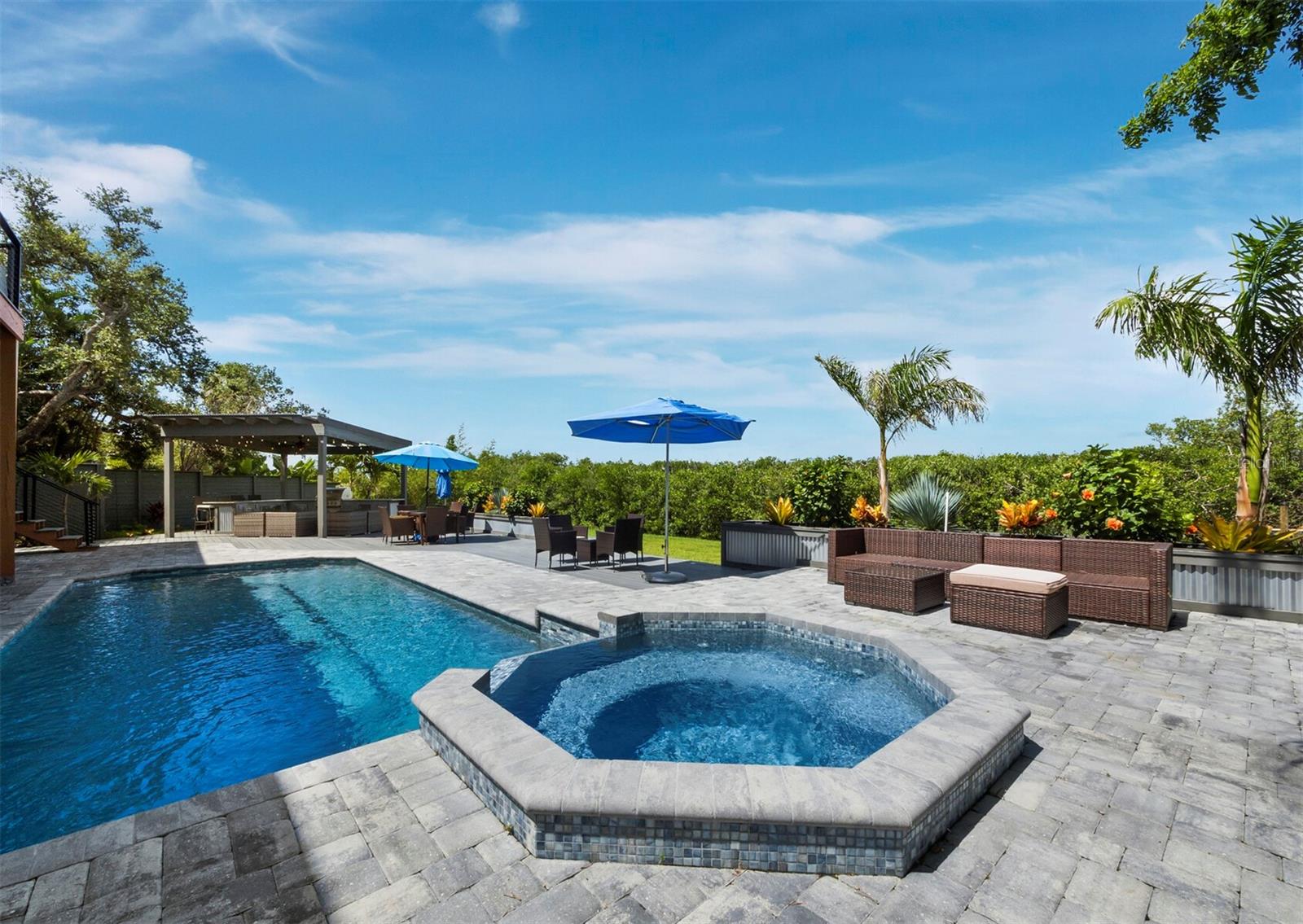 8810 FISHERMENS BAY DR