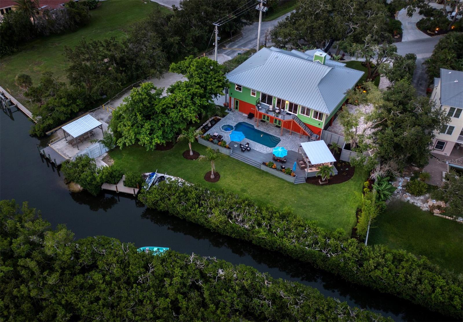 8810 FISHERMENS BAY DR