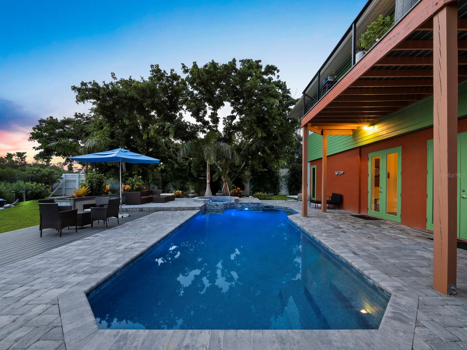 8810 FISHERMENS BAY DR