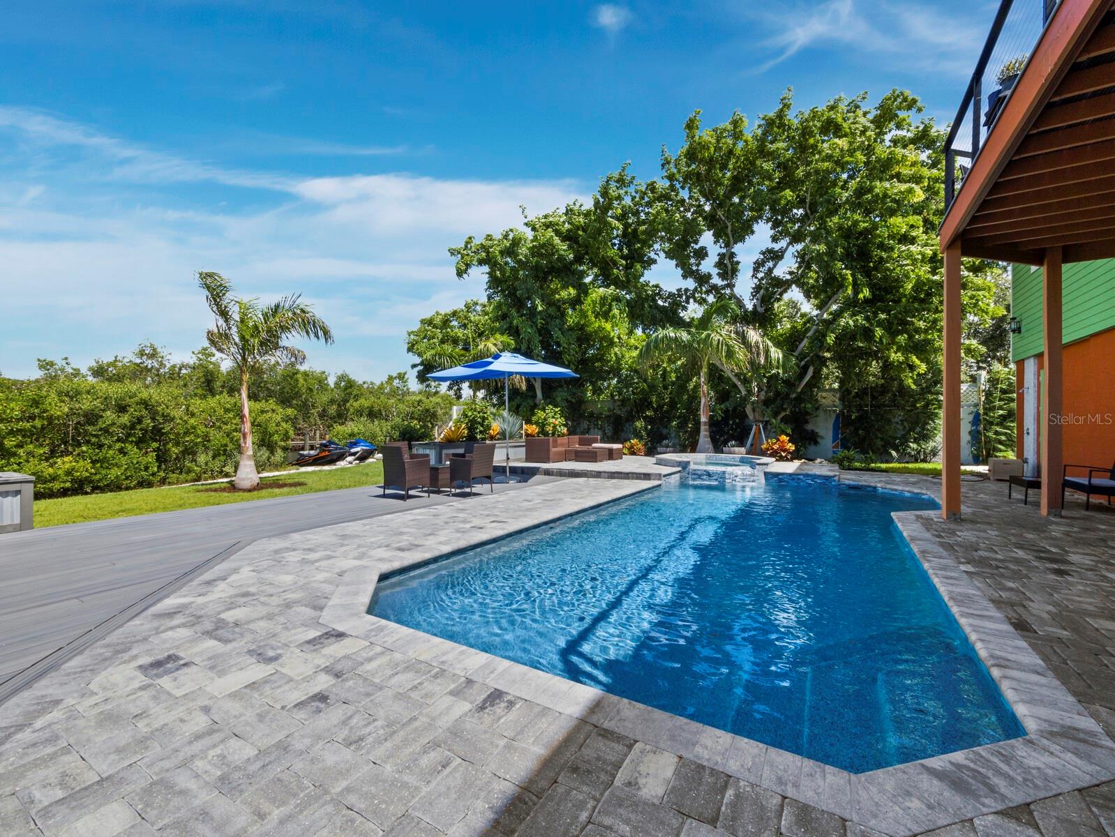 8810 FISHERMENS BAY DR