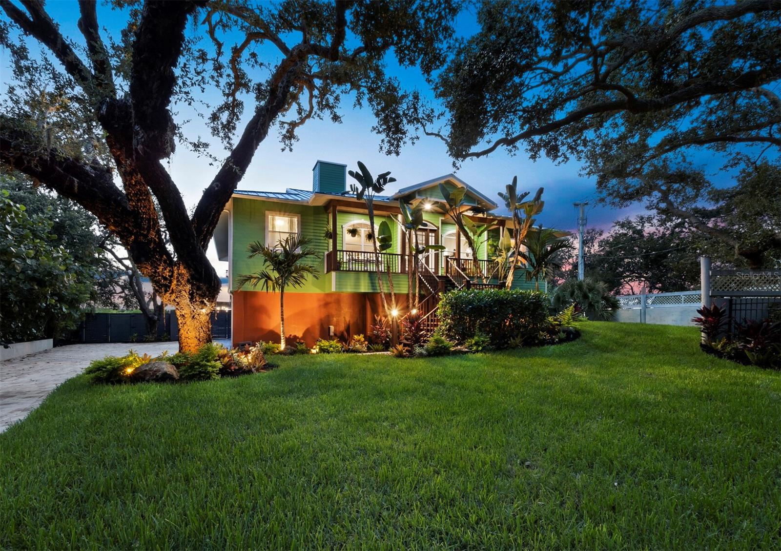 8810 FISHERMENS BAY DR