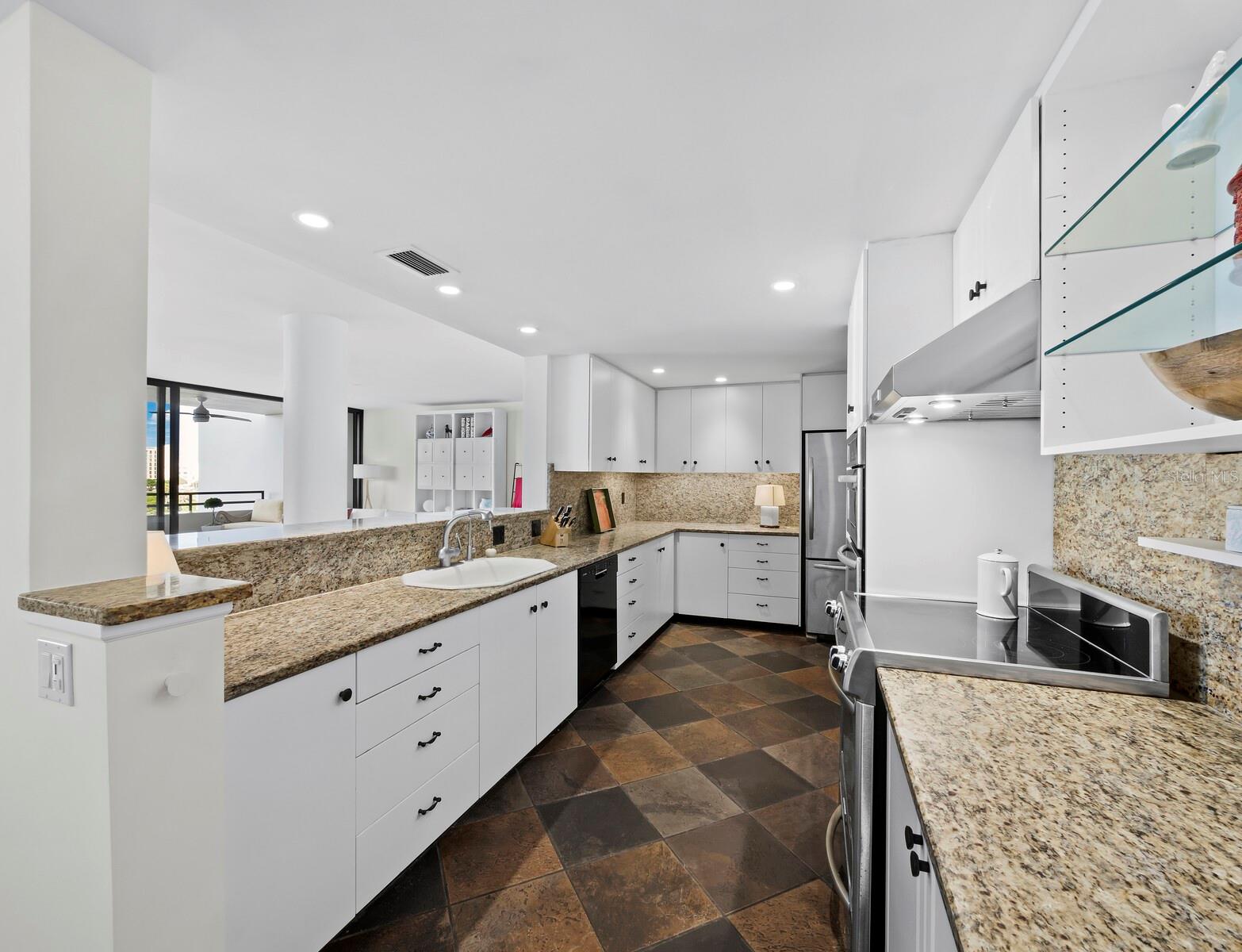 1255 N GULFSTREAM AVE #408