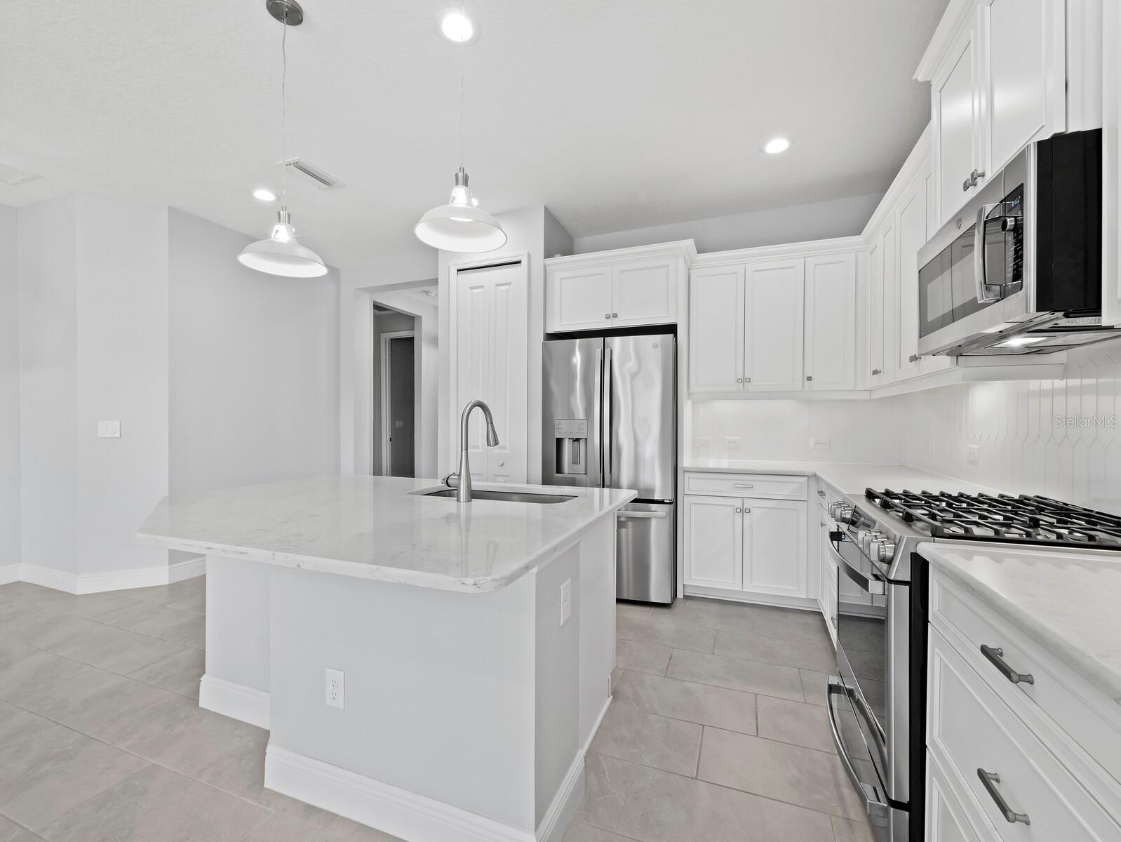 2878 BUTTERFLY JASMINE TRL