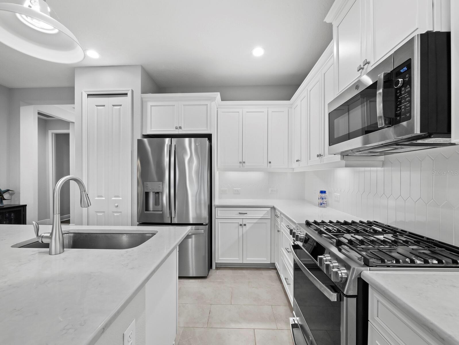 2878 BUTTERFLY JASMINE TRL