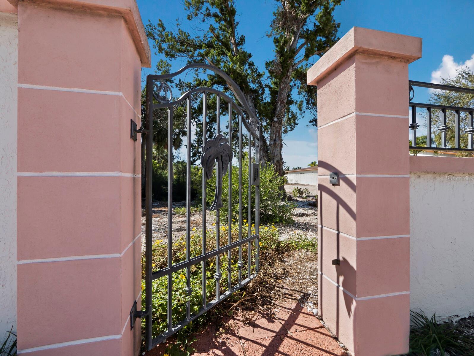 259 JOHN RINGLING BLVD