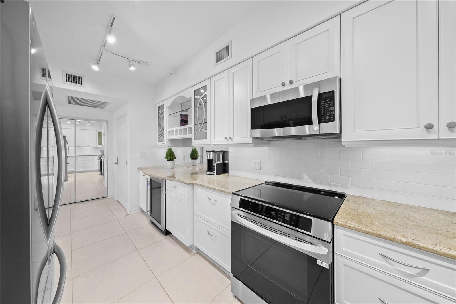 1800 BENJAMIN FRANKLIN DR #A1003