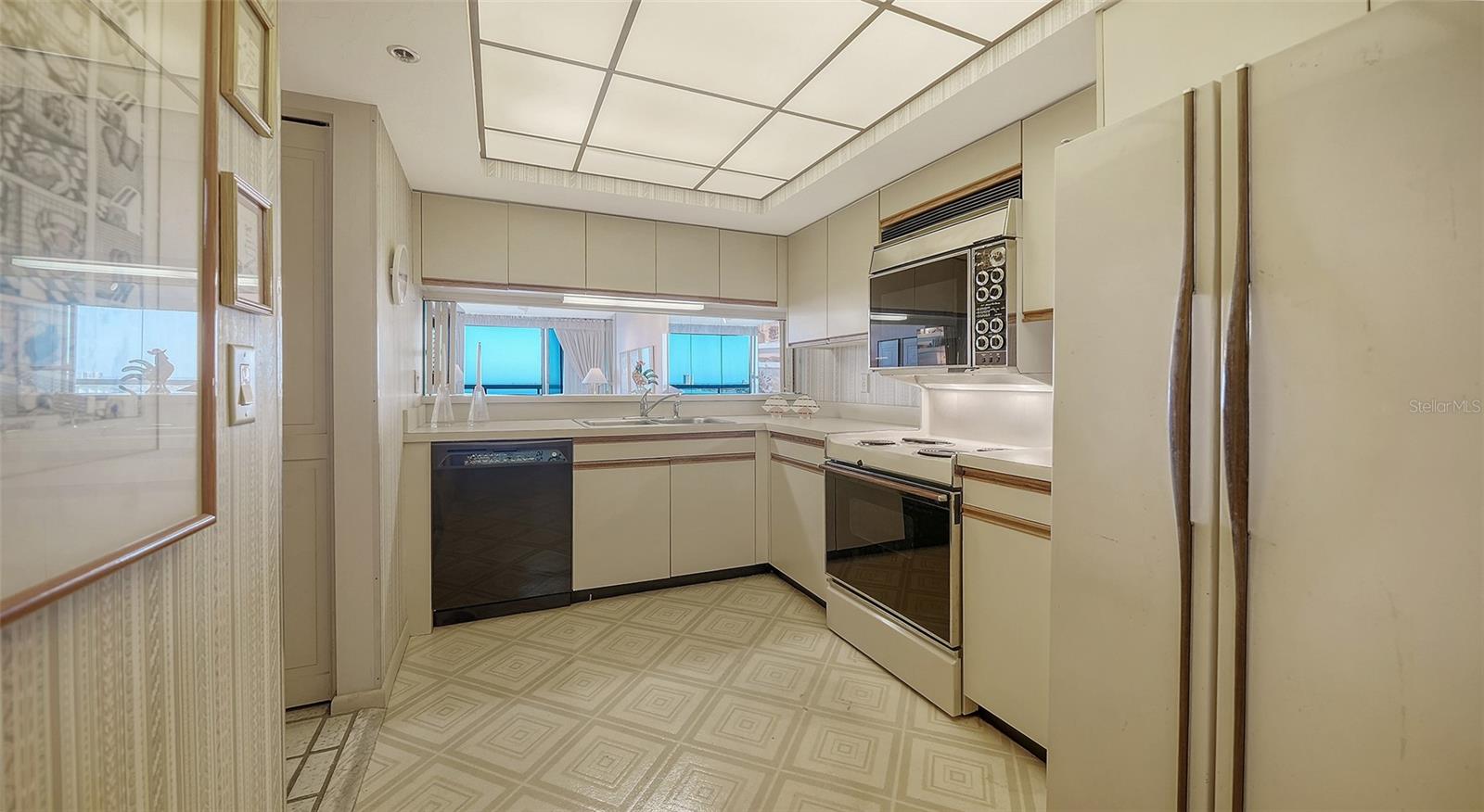 988 BLVD OF THE ARTS #1411