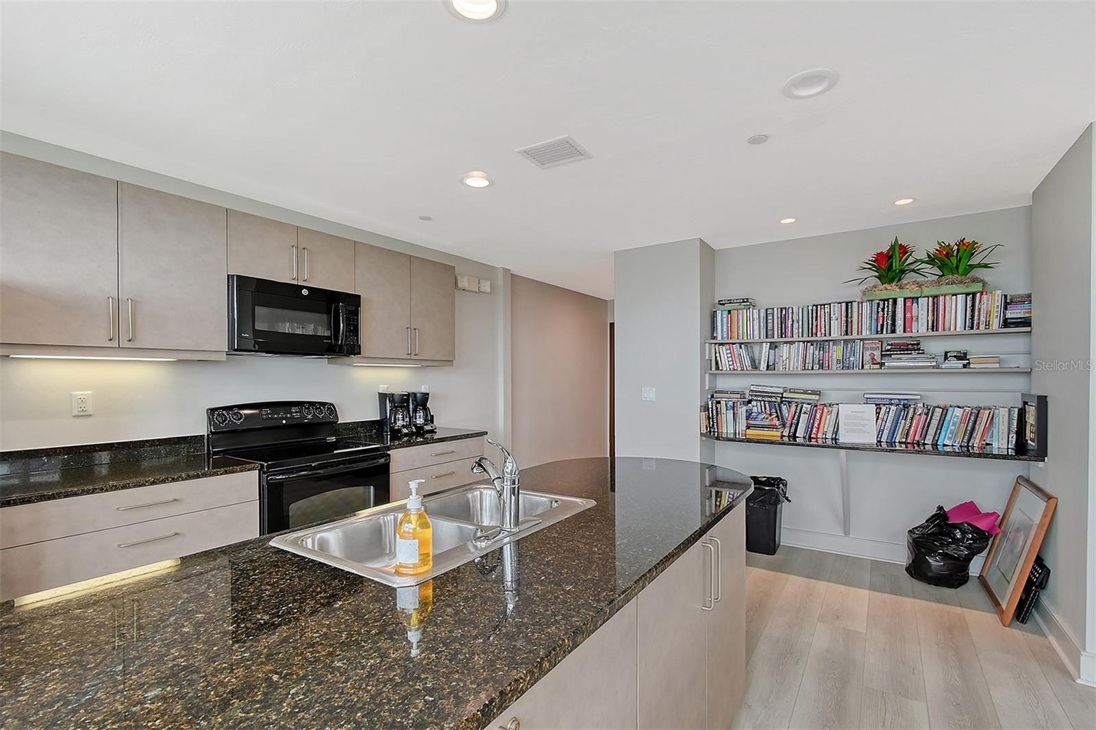 988 BLVD OF THE ARTS #1411