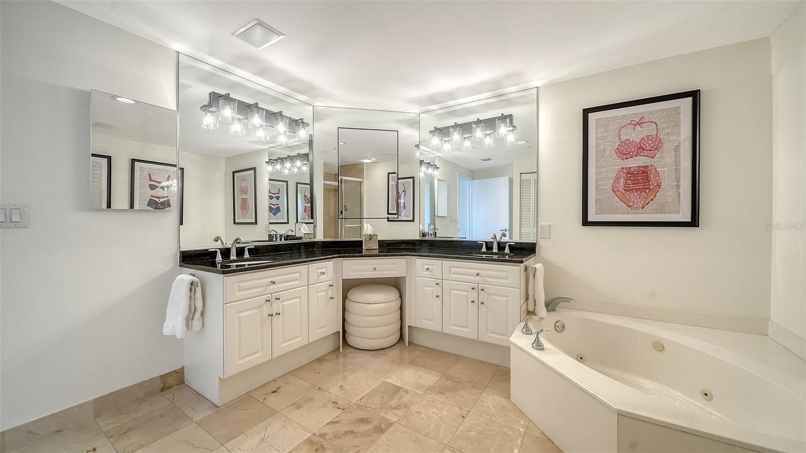 1800 BENJAMIN FRANKLIN DR #B308