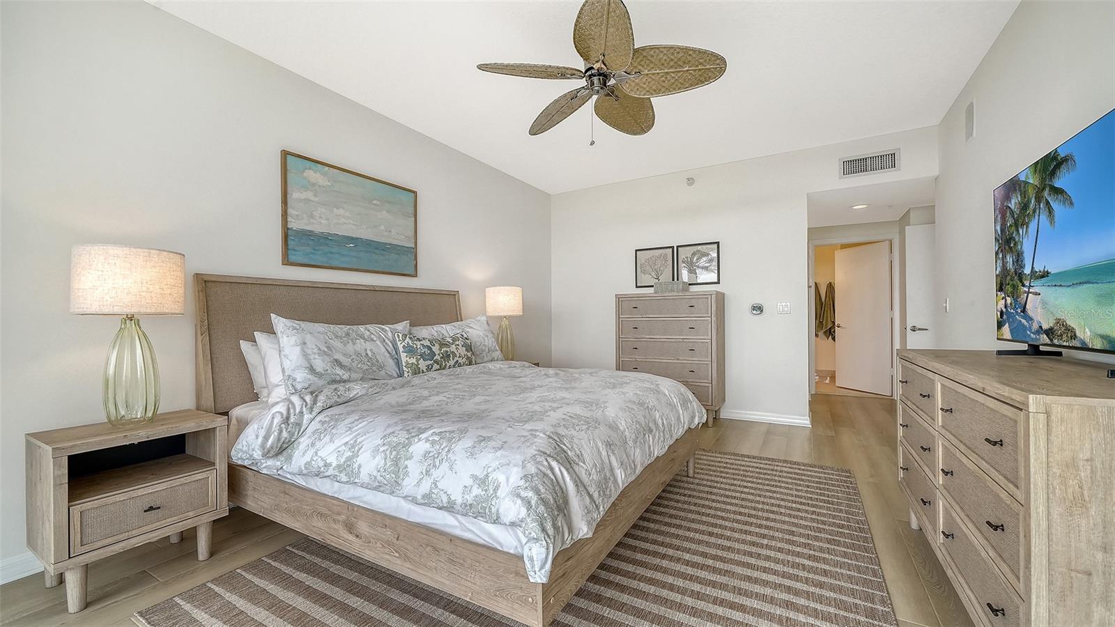 1800 BENJAMIN FRANKLIN DR #B308