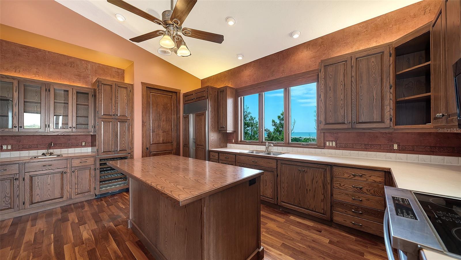 156 EMERSON DR