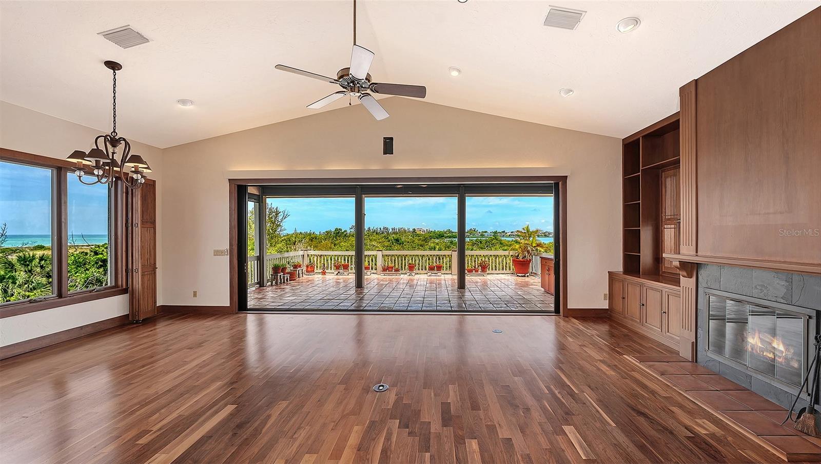 156 EMERSON DR