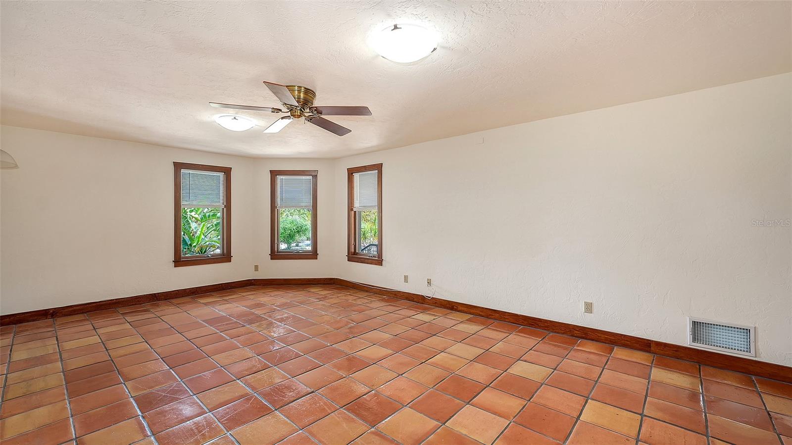 156 EMERSON DR