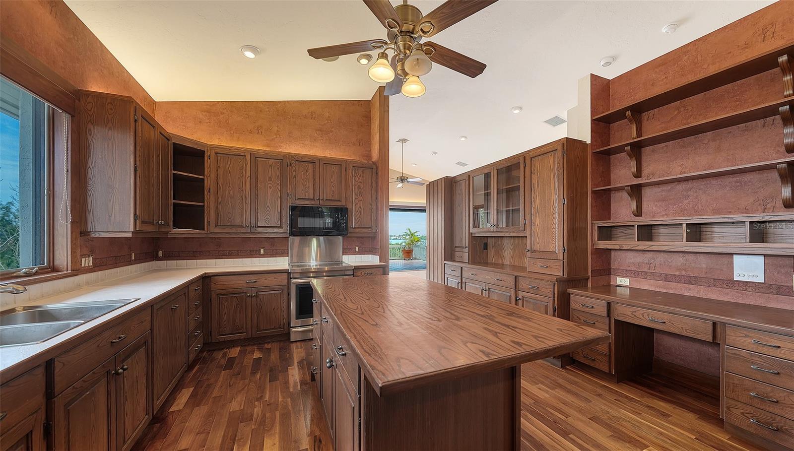 156 EMERSON DR