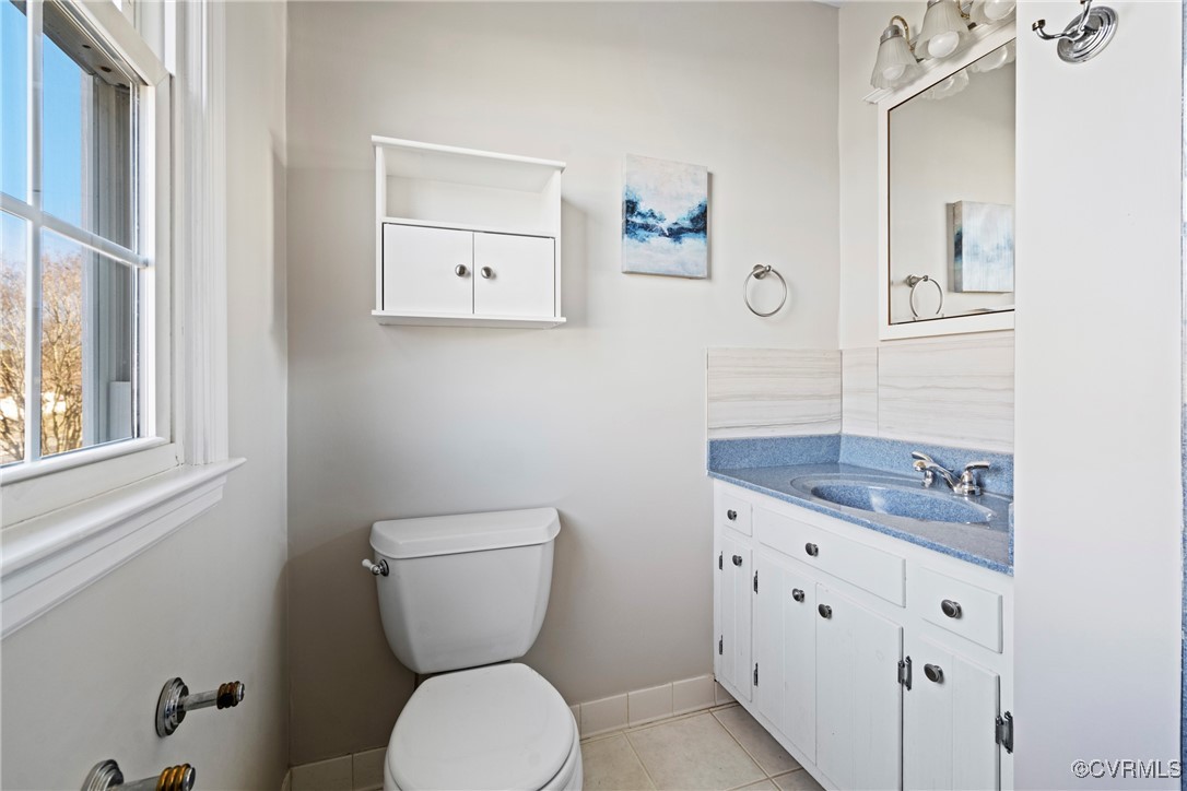 1225 Riveroaks Dr