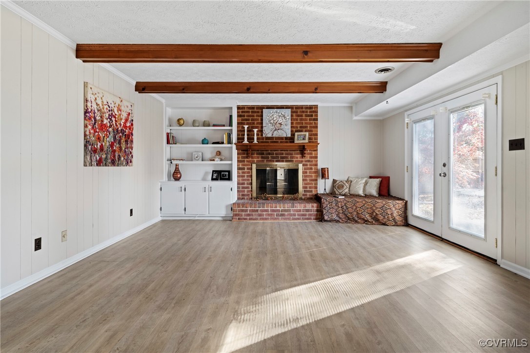 1225 Riveroaks Dr