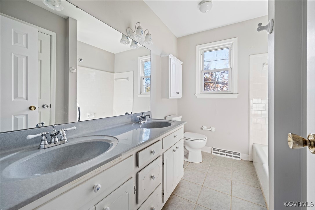 1225 Riveroaks Dr