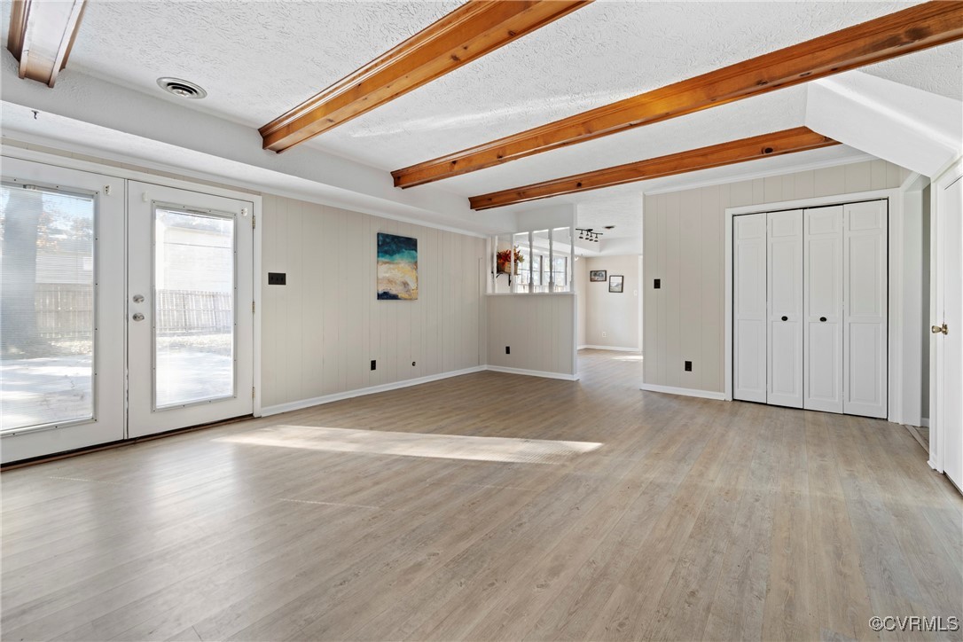 1225 Riveroaks Dr