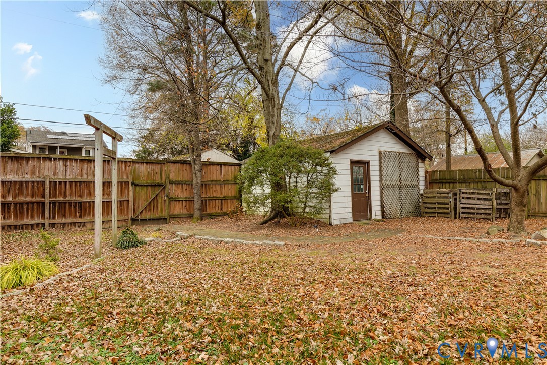 4809 E Seminary Ave
