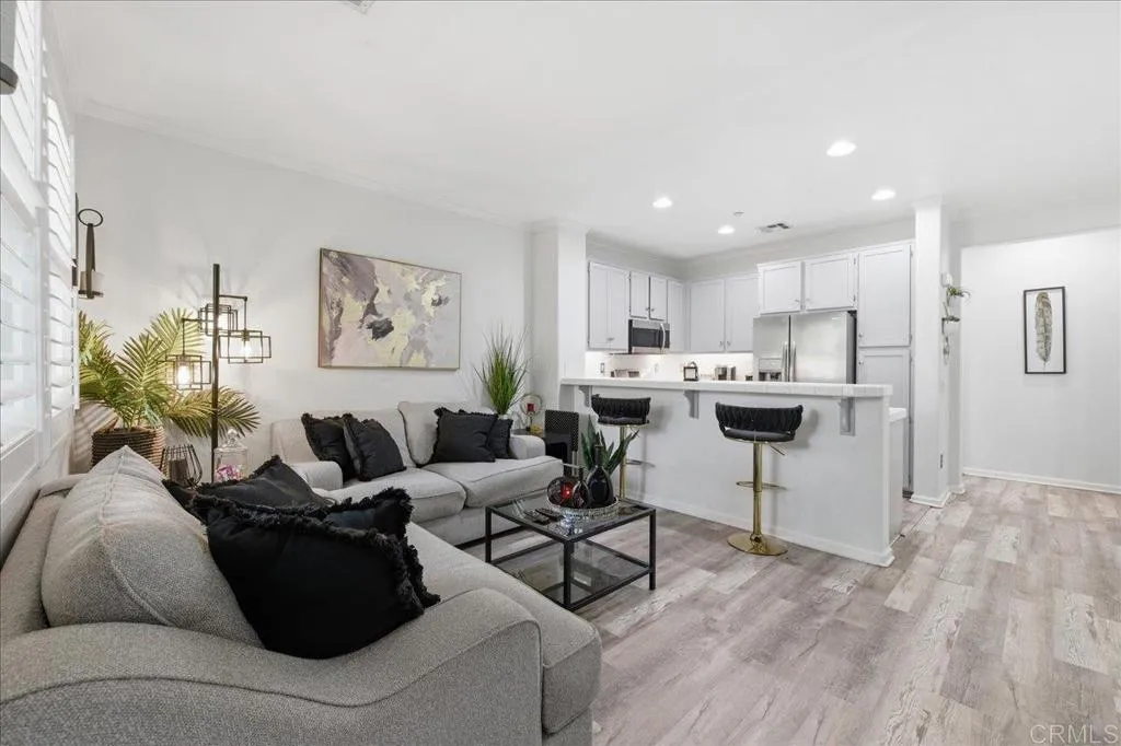 2725 Apricot Court
