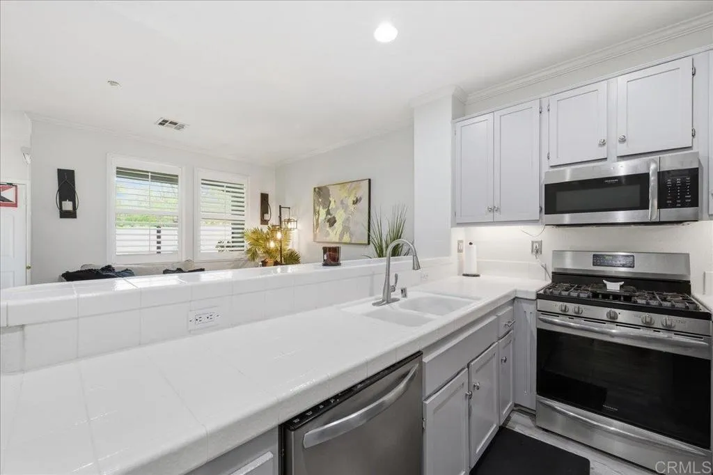 2725 Apricot Court