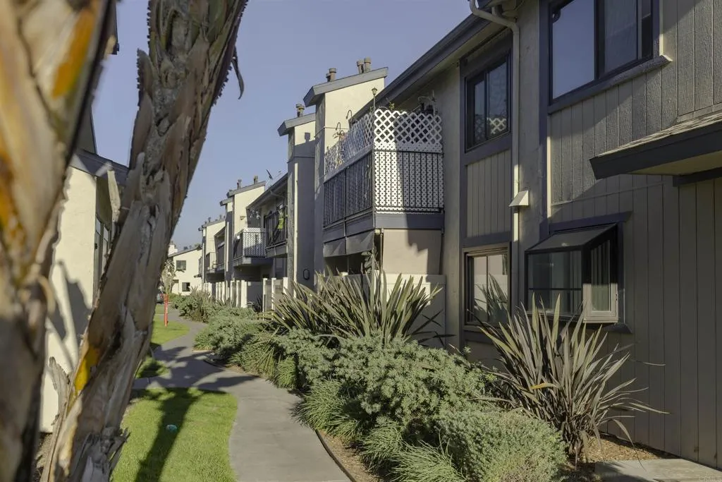 12650 Lakeshore Dr Unit 160