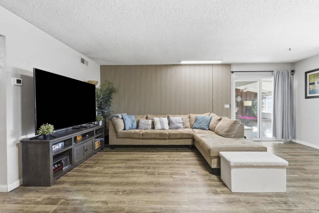 646 El Rancho Dr