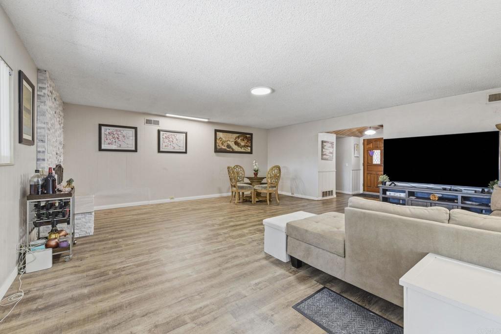 646 El Rancho Dr